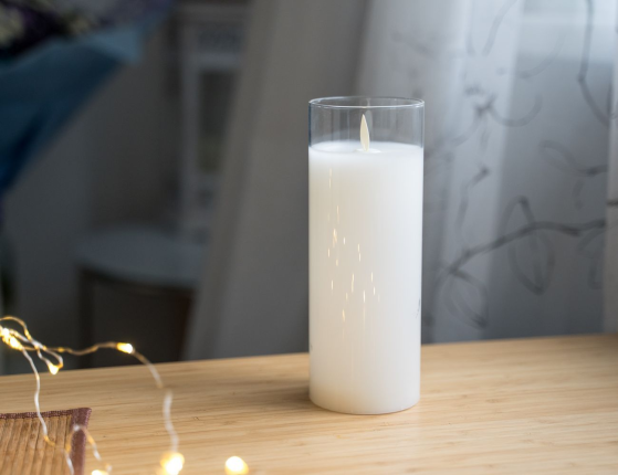 Восковая светодиодная свеча в стакане ЛИЛЬЯ, белая, тёплый белый LED-огонь, колышущийся язычок, 7.5х20 см, батарейки
