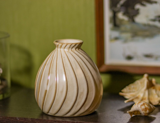 Декоративная фарфоровая ваза МОЛОЧНЫЙ ШОКОЛАД: ДЕРНЬЕ, 11 см