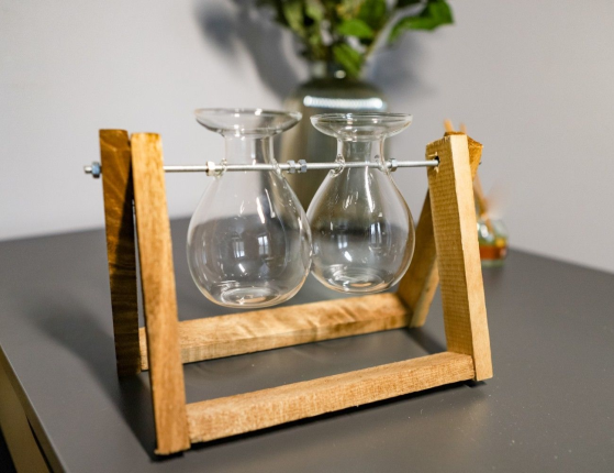 Набор стеклянных мини-ваз СИНТОКУ на деревянной подставке, 22х17 см, 2 шт.