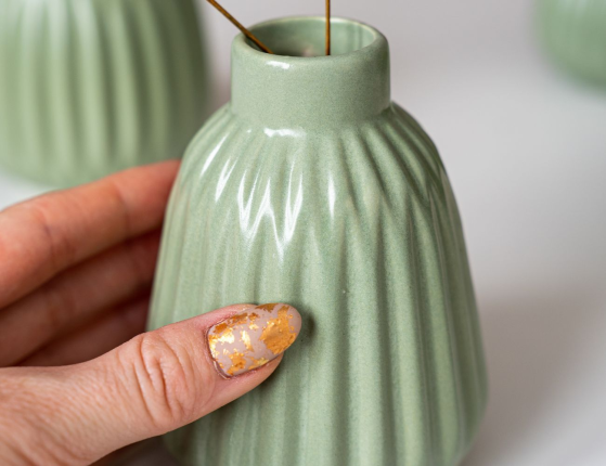 Фарфоровая ваза АППЕТИТОЗО с горлышком, светло-зеленая, 12 см