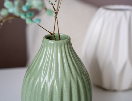 Фарфоровая ваза АППЕТИТОЗО зауженная, светло-зеленая, 12 см