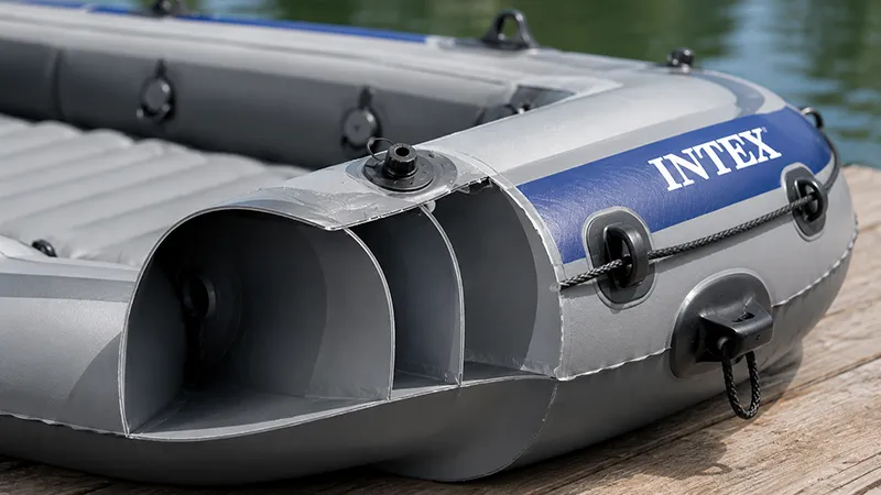 Надувные отсеки лодки Intex крупным планом — конструкция баллонов