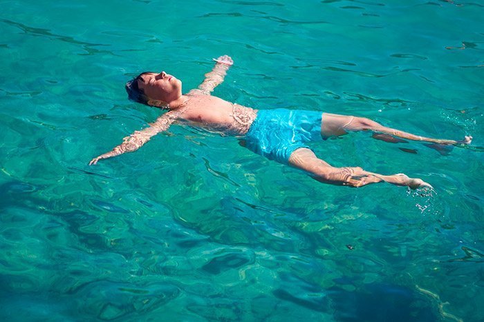 Учимся держаться на воде